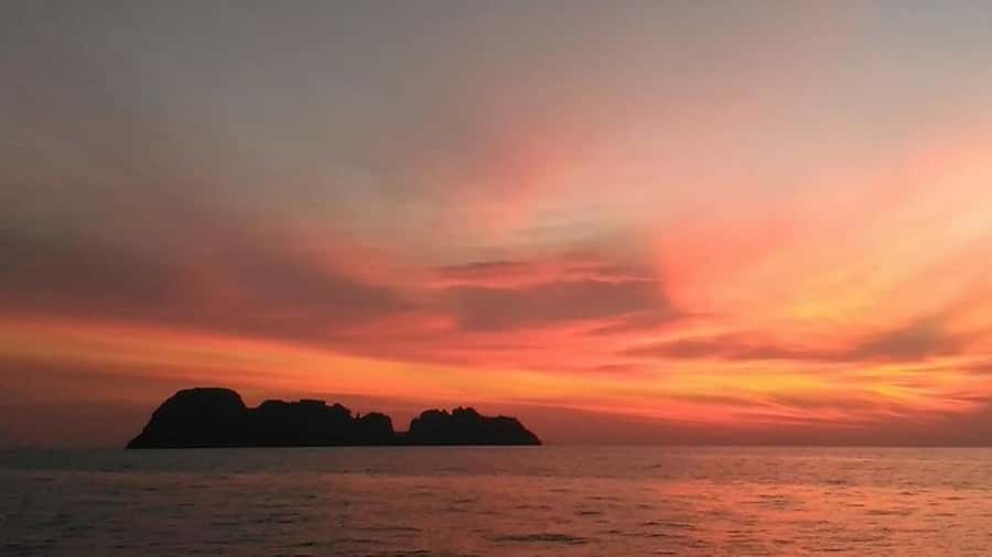 Phuket to Phi Phi Full-Day Luxury Speed Boat Charter - Luxury speed boat charter: Phuket to Phi Phi without the usual squeeze