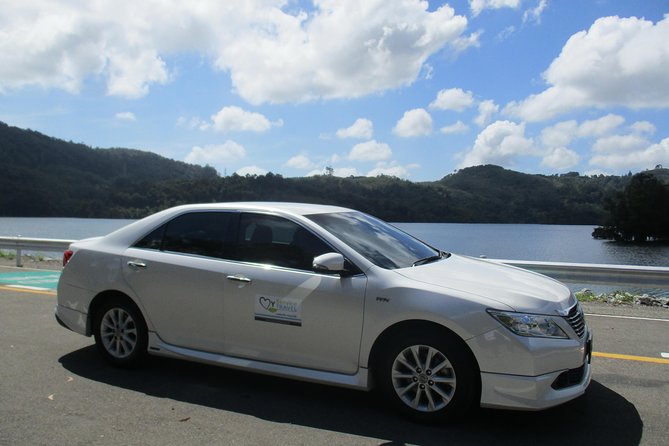 Private PHUKET Arrival Transfer - Phuket Airport to Phuket Hotels - Vehicles and privacy: car for 1–3, van for larger groups