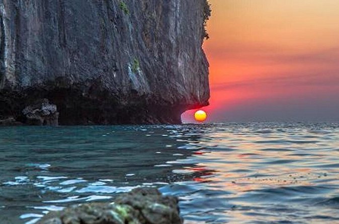 Private Tour Phi Phi Early Bird Premium Tour by Speed Boat - Price and Logistics: Is $1,283.79 per Group Actually Good Value?