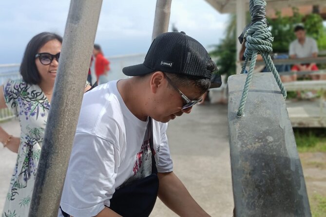 Private Tour: Phuket Highlights by Van and Licensed Guide - Wat Chalong (Chaithararam): Luang Pho Chaem and Luang Pho Chuang