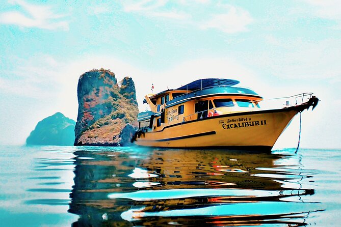 Scuba Diving Daytrip to Racha Yai - Food, Drinks, and the Onboard Rhythm