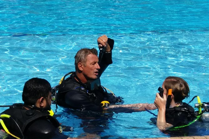Scuba diving Pool lesson for beginners (1 hour ) - Small Group Size: Why Max 8 Changes the Experience