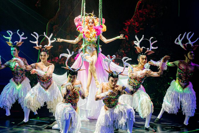 Simon Cabaret: Phuket’s Ladyboy Glamour Show - After the show: photos, tipping, and the awkward part you should plan for
