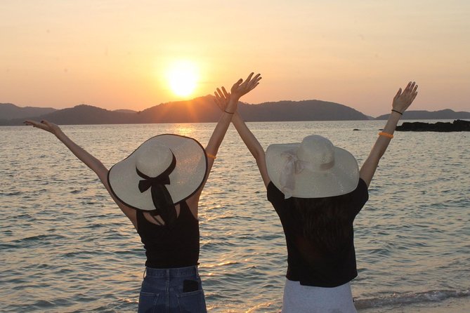 Small Group Phi Phi Islands Sunrise Tour with Seaview Lunch - Phi Phi Don lunch at a resort restaurant with sea views