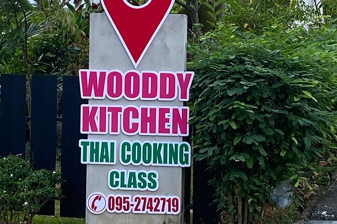 Thai Food experince cook & Eat 2 famouse Thai dishes - The Meal Part: Eating Your Own Thai Food Is the Real Test