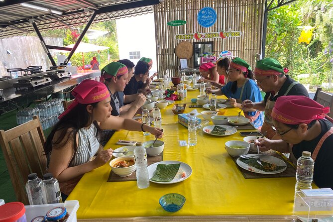 Thai Food experince cook & Eat 2 famouse Thai dishes - Where the Logistics Matter (Pickup, Meeting Point, and Timing)